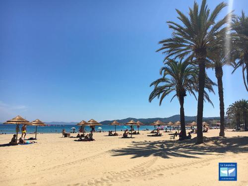 T2 rue piétonne Le Lavandou climatisé