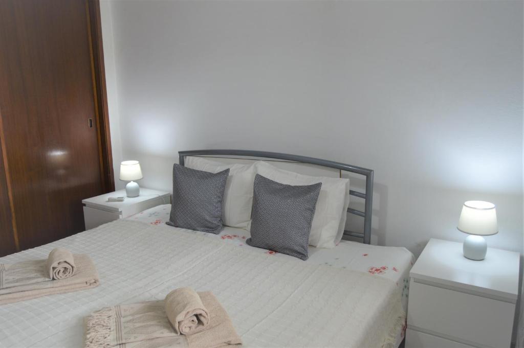 Appartement T2 Satya - Quarteira - Algarve Gaveto da Rua Afonso III e Rua da Alegria, nº 35, 3ºA 8125-175 8125-175 Quarteira