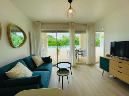 T2 terrace on the ground floor-pool-golf-park