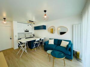 T2 terrace on the ground floor-pool-golf-park