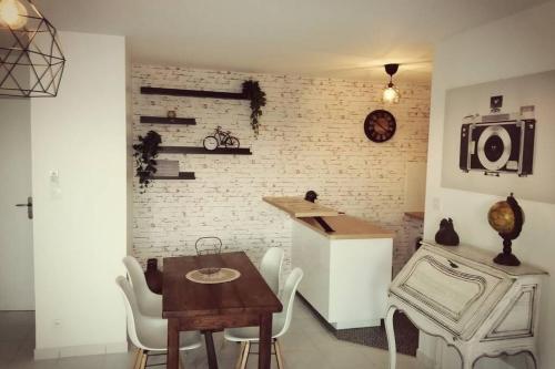 T2, terrasse,Parking,clim,wifi 10mn a pied CV
