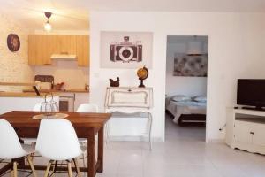 T2, terrasse,Parking,clim,wifi 10mn a pied CV