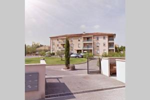 T2, terrasse,Parking,clim,wifi 10mn a pied CV