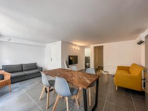 T2 tout équipé à 2 min de la plage ménage inclus 1