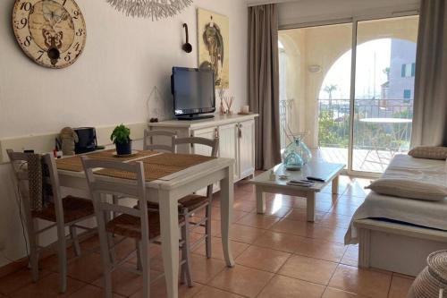 Appartement Appartement T2 très lumineux, bord de mer appartement B101 26 Avenue du Lac Six-Fours-les-Plages