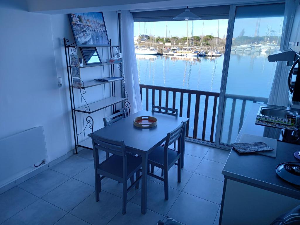 Appartement #T2, vue bateau et mer, wifi, 4 pers,piscine,tennis 7 Rue de la Toison d'Or 34300 Le Cap d\'Agde