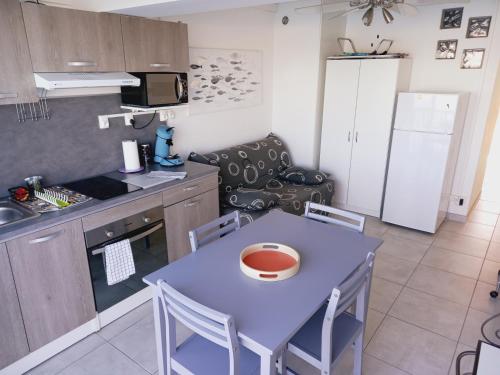 #T2, vue bateau et mer, wifi, 4 pers,piscine,tennis