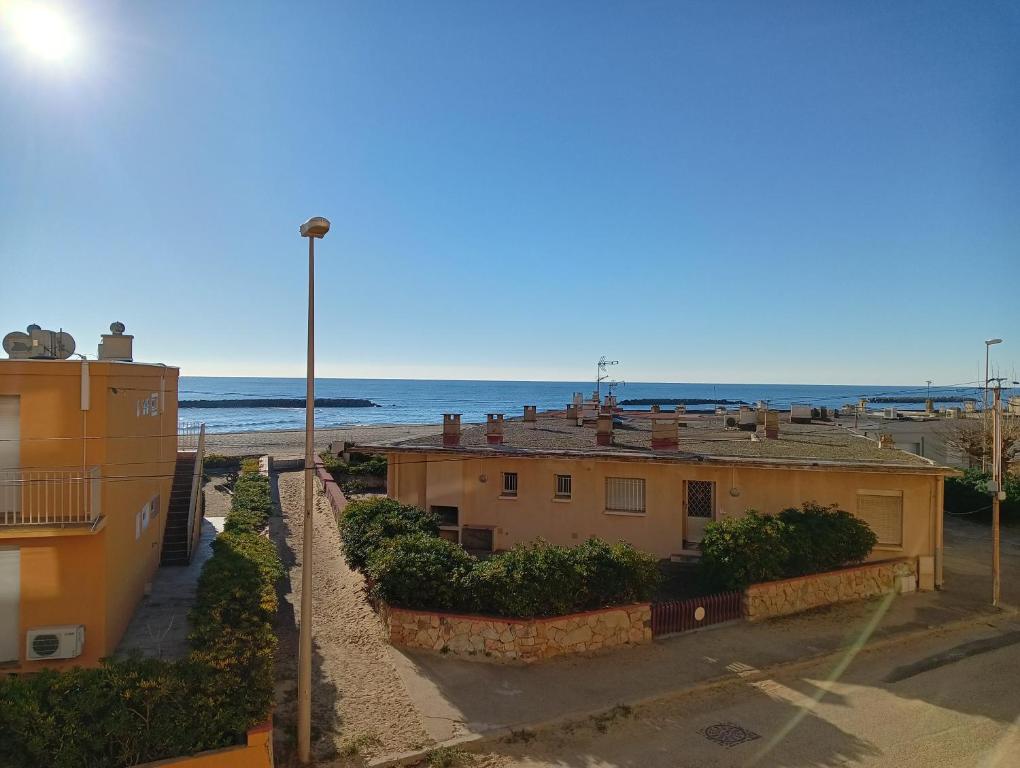 Appartement T2 -vue exceptionnelle - accès privé à la plage -wifi-clim 16 Avenue des Elysées 34350 Valras-Plage