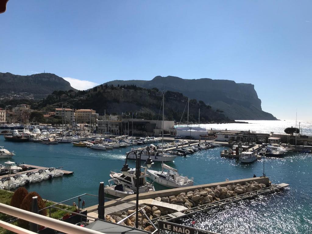 Appartement T2 VUE IMPRENABLE SUR CASSIS BAT C 7 AVENUE AMIRAL GANTEAUME 13260 Cassis