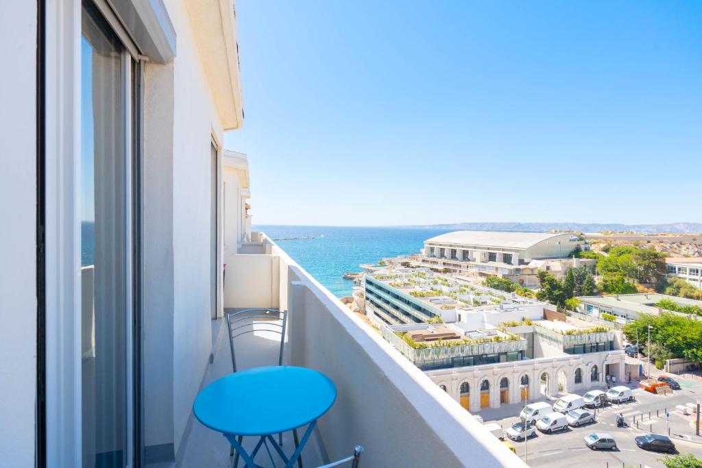 Appartement T2 ** VUE MER ** BALCON ** PLAGE CATALANS 51 Rue de Suez 13007 Marseille