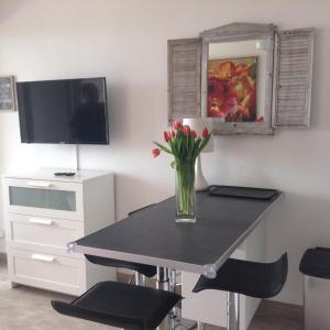 T2 vue mer, plage a 50m, avec garage privé.