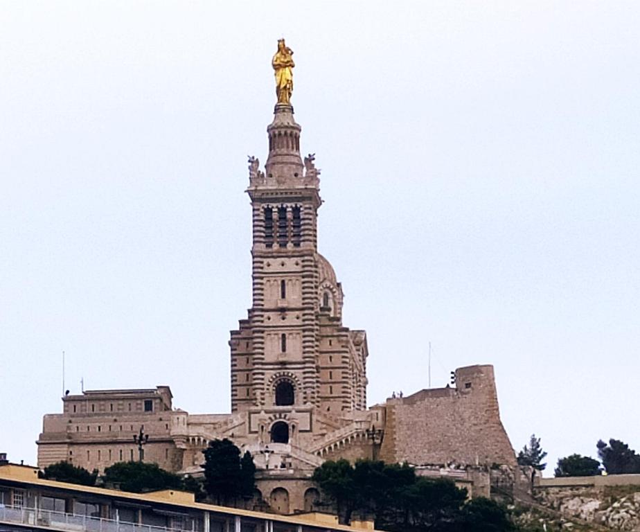 Appartement T2 Vue sur la Basilique de Notre Dame de la Garde 48 Chemin du Roucas Blanc 13007 Marseille