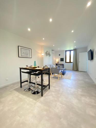 T3 2 chambres-centre-ville Place d'Armes Clim-Wifi
