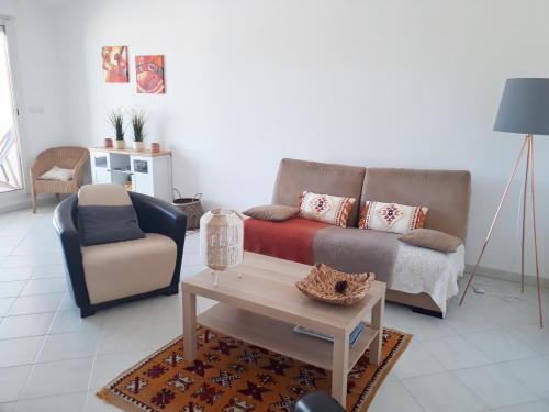 T3 75m2 neuf avec clim terrasse et box tout à pied ville port et plage