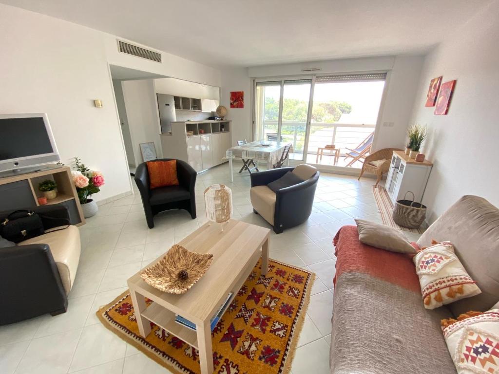 Appartement T3 75m2 neuf avec clim terrasse et box tout à pied ville port et plage Résidence Côté Port 52 avenue Charles de Gaulle 83240 Cavalaire-sur-Mer