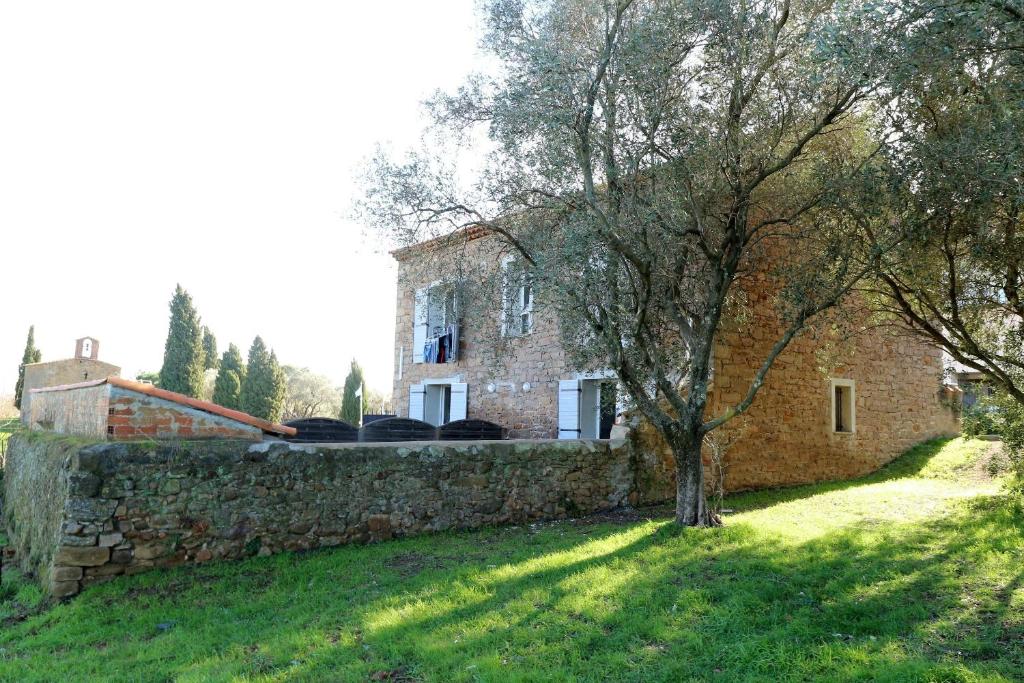 T3 à 10 km de la mer et 2 pas des commerces. 2609 D7, 83520 Roquebrune-sur Argens