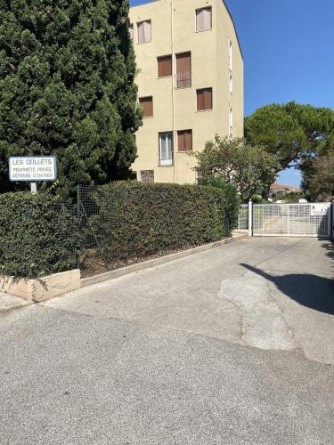 T3 Appartement dans résidence - parking - balcon - wifi - clim