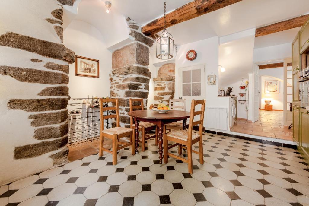 T3 Appartement HYPERCENTRE PROCHE COMMERCE- PARKING - 2 Chambres Wifi Gratuit 84000 Avignon