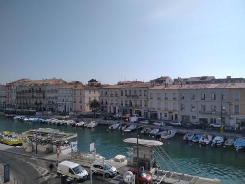 T3 au COEUR DE VILLE avec VUE SUR QUAIS ET MER