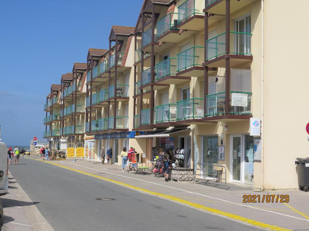 Appartement T3 avec balcon plein sud en bord de mer – 50 ml .2 chambres tout confort, équipé de chauffage électrique pour période hivernale, 10 Esplanade de Sainte-Cécile 62176 Camiers