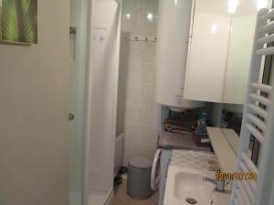 T3 avec balcon plein sud en bord de mer – 50 ml .2 chambres tout confort, équipé de chauffage électrique pour période hivernale,