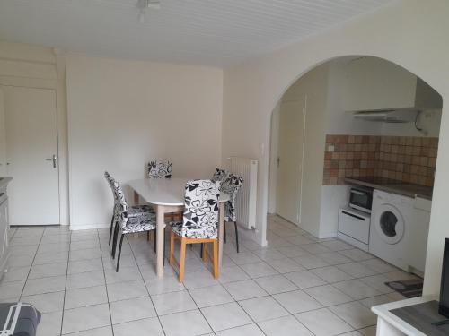 Appartement T3 avec parking sur place Calvinet france