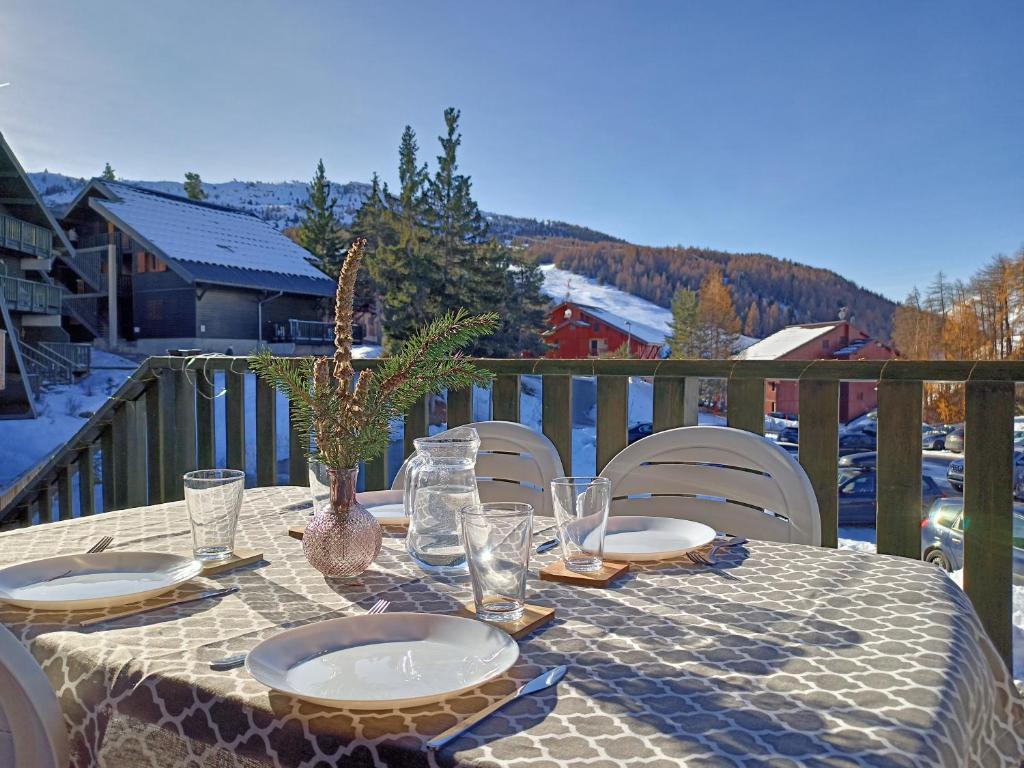 Appartement T3 avec terrasse 6 personnes, La Joue du Loup 303 Boucle des Genévriers, la joue du loup 05250 La Joue du Loup