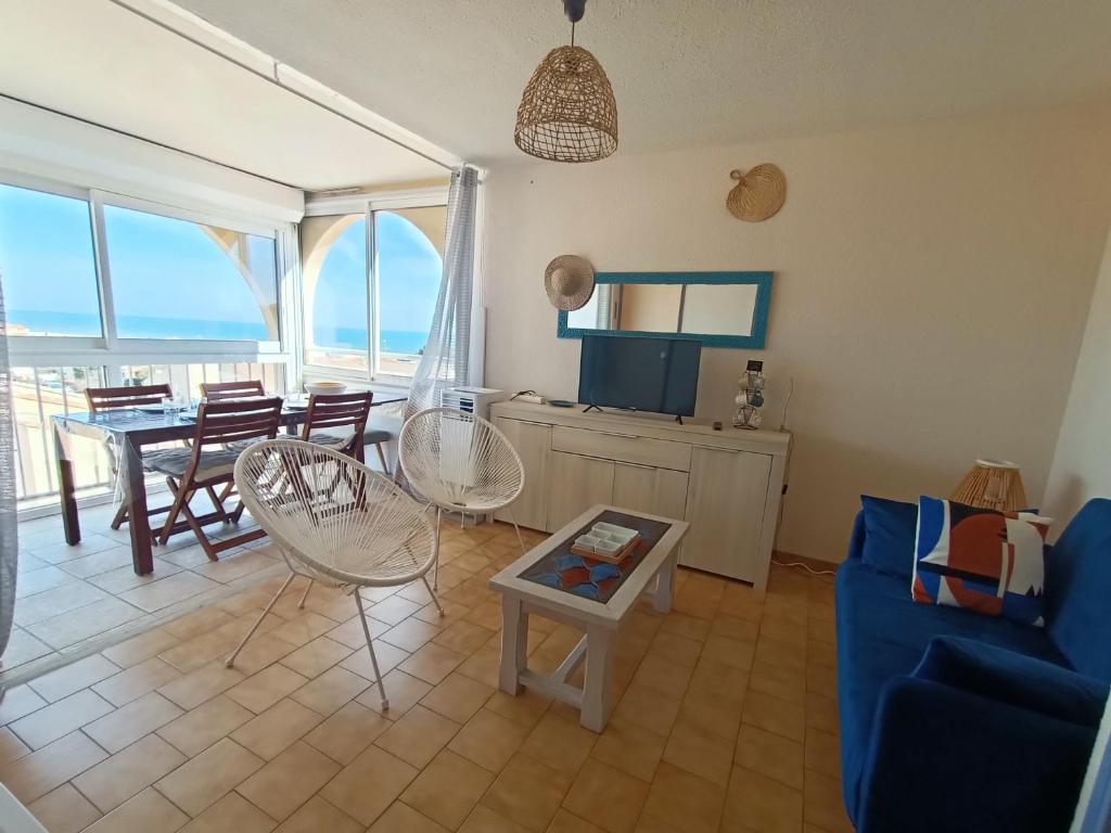 Appartement T3 Cabine avec piscine collective à 900 m de la Plage LHSP138 7 AVENUE DES GARRIGUES 11560 Saint Pierre La Mer