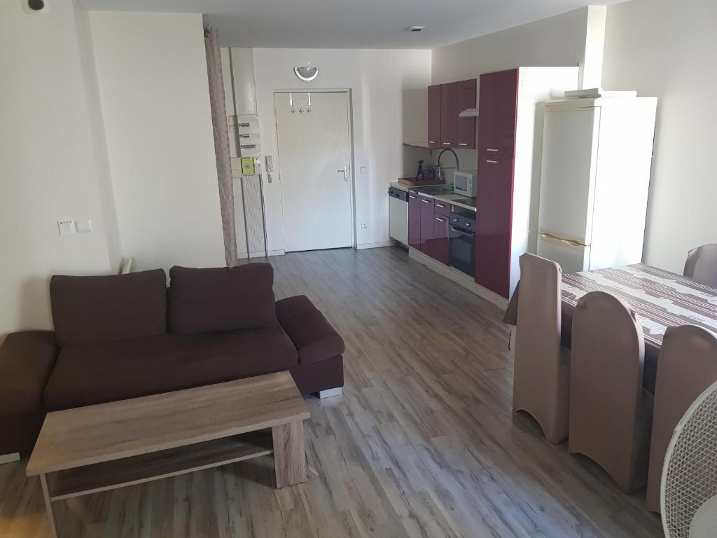 Appartement T3 centre Lourdes 4 rue du baron duprat 65100 Lourdes