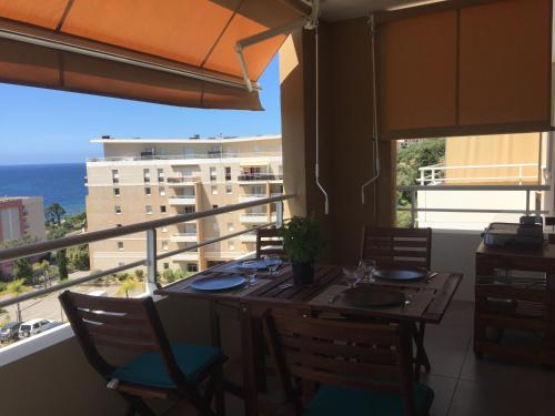 Appartement Appartement T3 classé 3 étoiles vue mer avec terrasse ,plage 2 minutes à pied résidence du Parc Lucie immeuble capo Rosso 10 Boulevard Stephanopoli de Comene Ajaccio