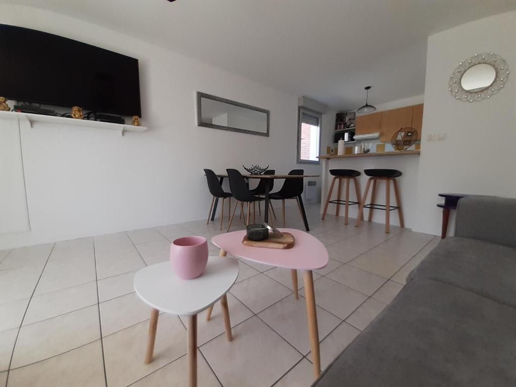 Appartement T3 Confortable-Airbus by foot-Swimming pool- Wifi FIBRE Appt 403 - RDC 10 Rue de Négo Saoumos 31300 Toulouse