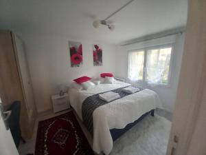 Appartement T3 cosy, grand jardin, à 200 m de parc ST Nicolas, plusieurs parkings Angers 98 Avenue du Commandant Mesnard 49240 Avrillé Pays de la Loire
