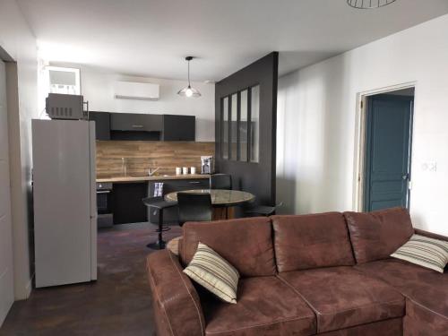 T3 COSY REFAIT A NEUF PROCHE GARE