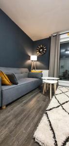 T3-EXCEPTIONNEL-2 terrasses-2 places de parking-spacieux-proche Paris