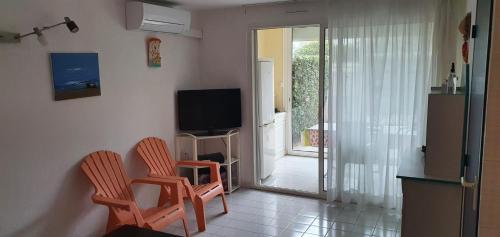T3 in front of the sea residence with pool