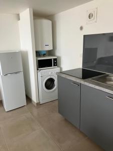 Appartement T3 Les pieds dans l'eau 10 Chemin de la Source Saint-Martin 13800 Istres Provence-Alpes-Côte d\'Azur