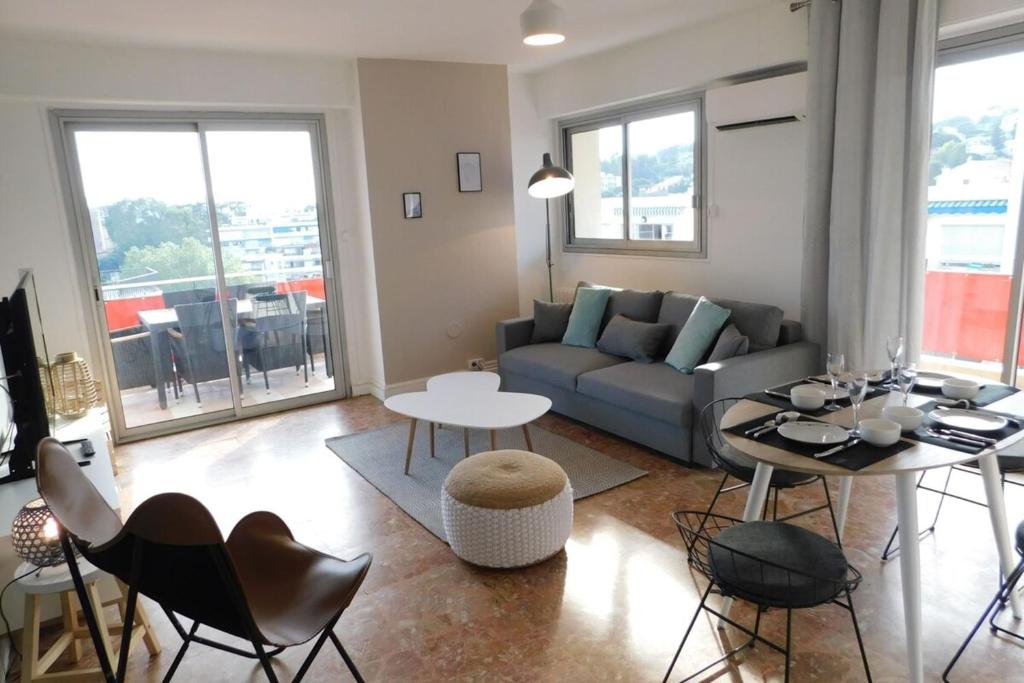 Appartement T3 Les Santons Cannes with Air Conditioning and Private Parking 7 Place Stanislas 06400 Cannes