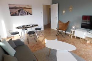 Appartement T3 Les Santons Cannes with Air Conditioning and Private Parking 7 Place Stanislas 06400 Cannes Provence-Alpes-Côte d\'Azur