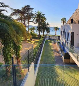 T3 NEUF AVEC TERRASSE FACE À LA MER