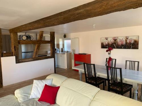 T3 neuf - maison alsacienne au calme avec cour privée
