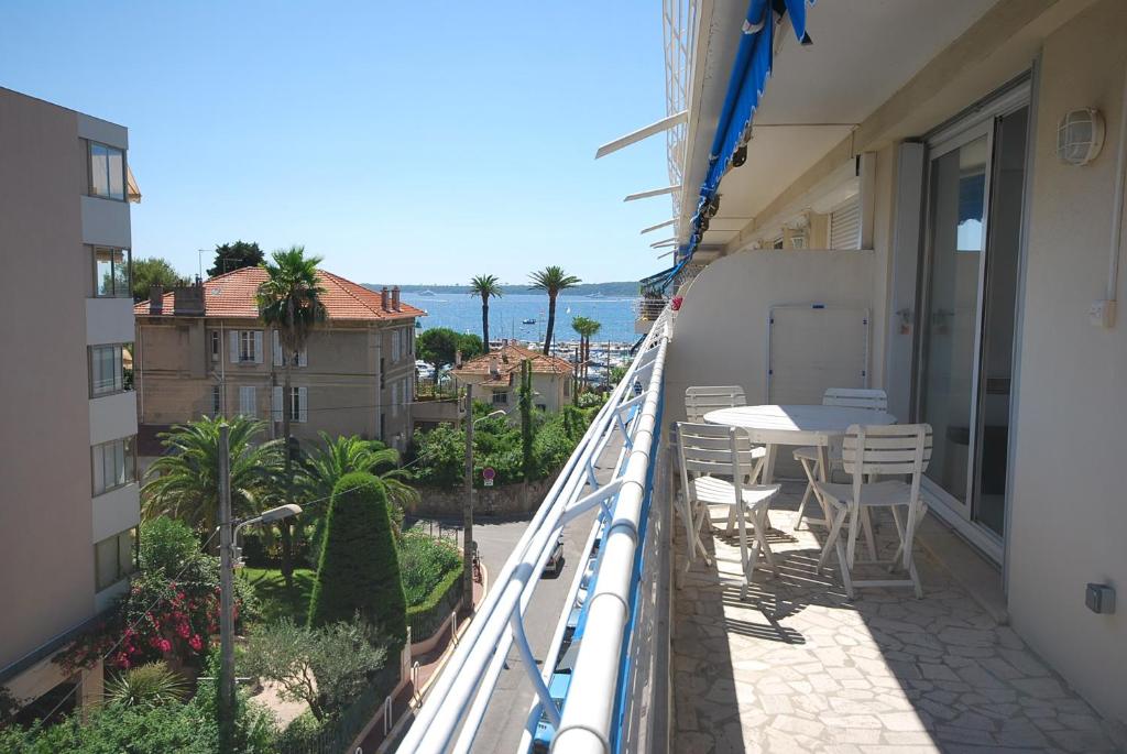 Appartement T3 Pte Croisette Vue mer Plage à 100m 12 rue du Cros-Vieil 06400 Cannes