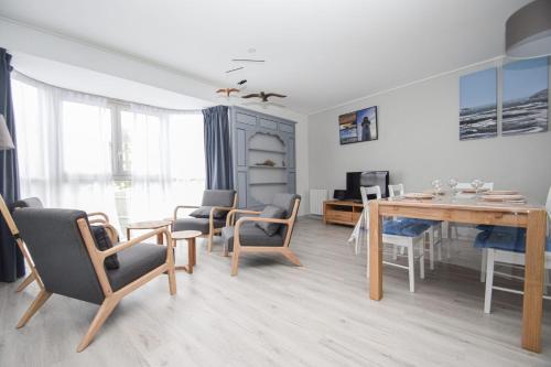 T3 refait à neuf place Duclos coeur de Dinan