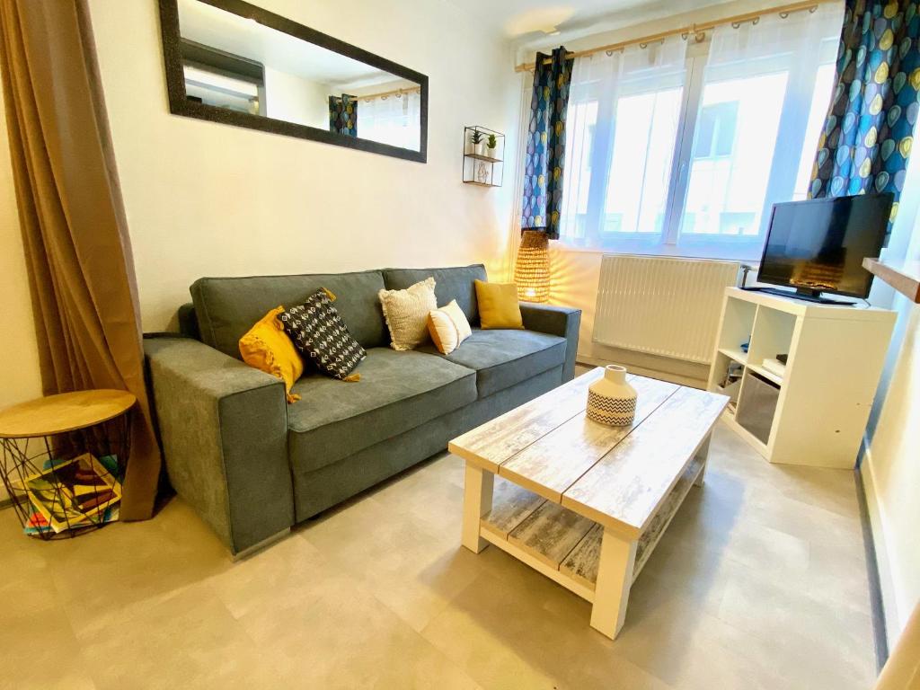 T3 refait à neuf place Duclos coeur de Dinan 22100 Dinan