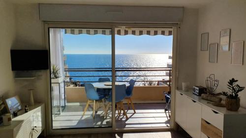 T3 refait à neuf vue exceptionnelle sur mer piscine et wifi