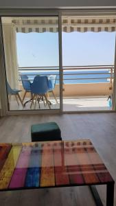 T3 refait à neuf vue exceptionnelle sur mer piscine et wifi