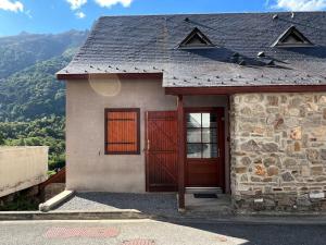 T3 rénové avec balcon, vue montagne et Parking.