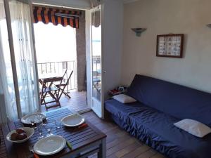 Appartement T3 vue mer calme à la Madrague Avenue de l'Abbé Dol, résidence les aigues marine 2 83270 Saint-Cyr-sur-Mer Provence-Alpes-Côte d\'Azur