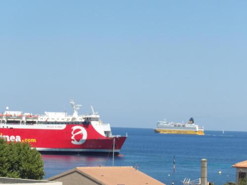 Appartement T4 très bien situé et climatisé LʼÎle-Rousse france