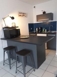 Appartement Talence, studio cosy 27 M2, Bordeaux 10 mn en tram 64 rue Émile Combes, Rés Le Mascaron Appt 6 1er étage 33400 Talence Aquitaine