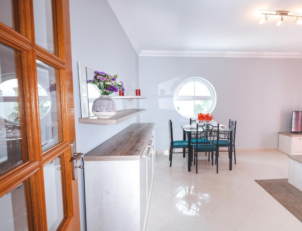 Tatiana 1 bedroom apartment Estrada de Vale de Pedras, Urb. Quinta do Infante, Lote 22, 3º andar, Apartamento J, 8200-047 Albufeira